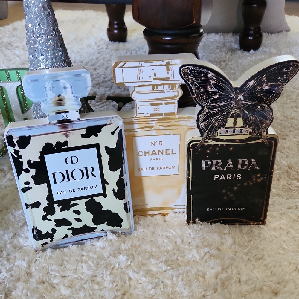 Black and Gold Perfume Bottle Shape Table Décor